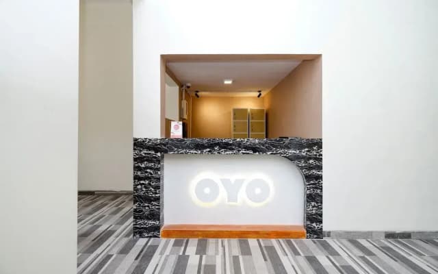 OYO Flagship 2124 Kars Inn Semarang