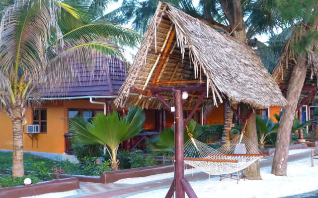 Отель Mnarani Beach Cottages