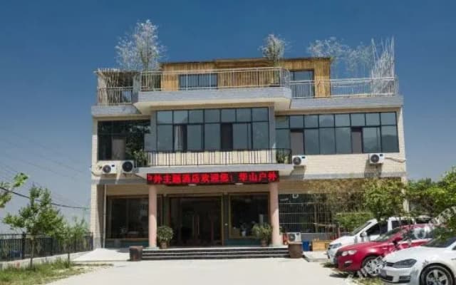 Huashan Outdoor Theme Hotel