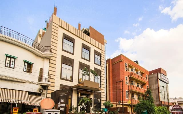 OYO 2697 Hotel Edesia