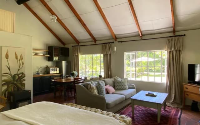 Yellowwoods Farm - POOL COTTAGE (self-catering)