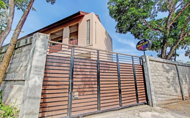 OYO Life 93497 Griya Kost Rr