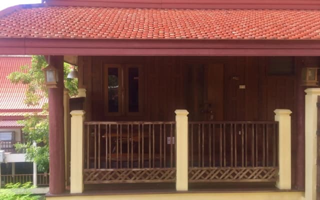 Luang Chumni Village