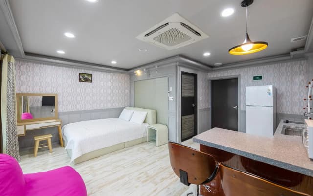 Geoje Marine Castel Pension