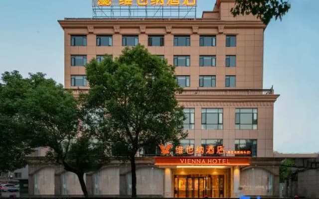 Vienna Hotel (Jiujiang Binjiang Road  Pedestrian Street)