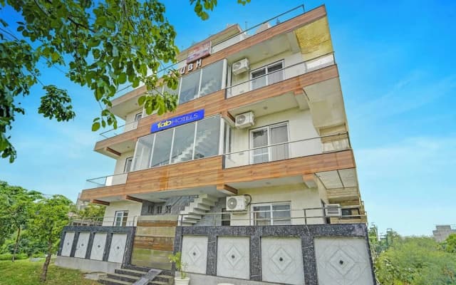 Fabhotel Shubh Palace