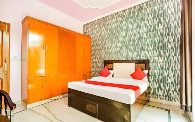 OYO 67181 Hotel Royal Inn