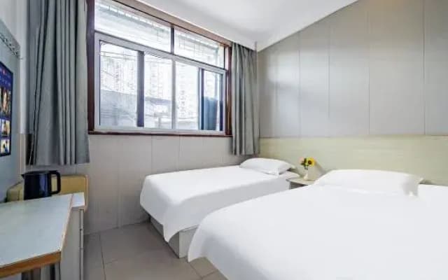 Yalan Hostel