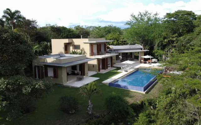 w Glowing 4BR Villa w Pool at Mesa de Yeguas