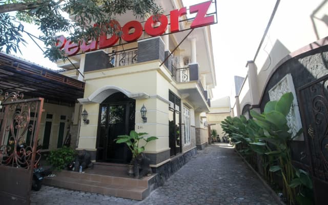 RedDoorz Plus near Rumah Sakit JIH