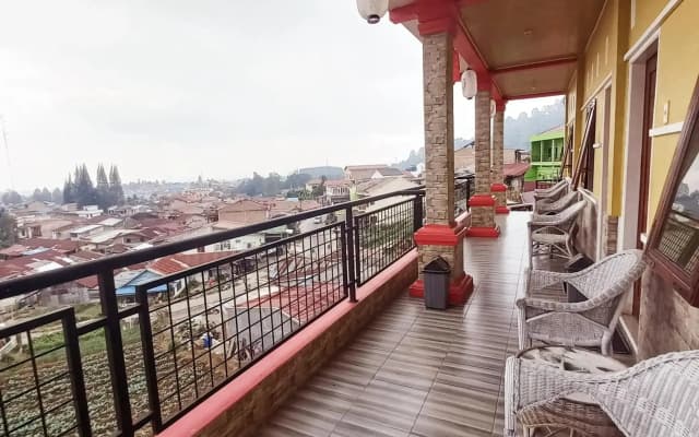 WISMA SUNRISE GUEST HOUSE jln perwira atau jln kaliaga no 5A Berastagi