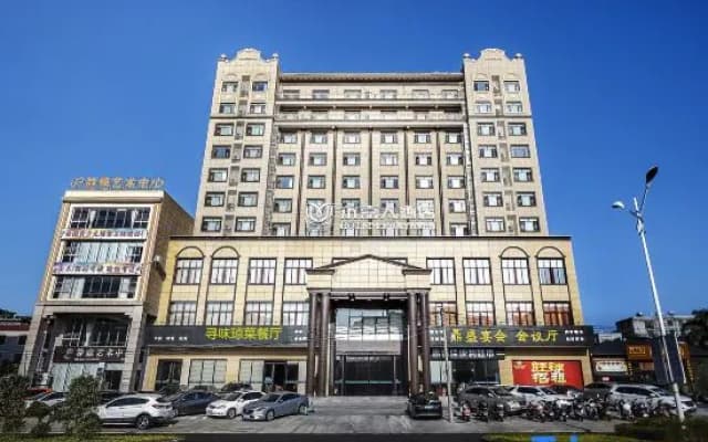 Luckyever Grand Hotel (Danzhou Summer Square)