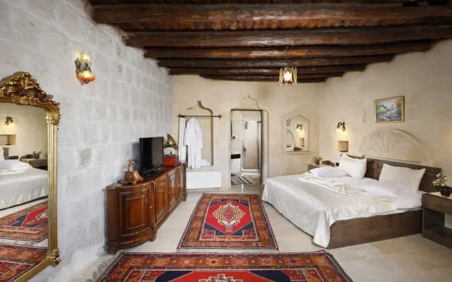 Dilek Tepesi Cave Hotel