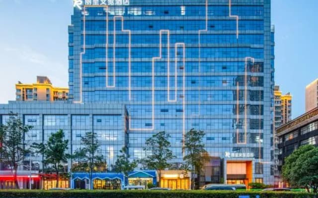 Aishang Hotel (Zhengzhou Zhengdong New District High-speed Railway Station)