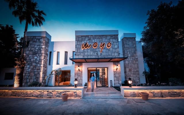 Moyo Beach Hotel