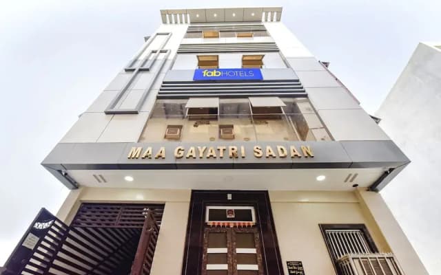 Fabhotel Maa Gayatri Sadan
