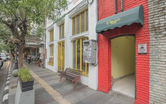 RedDoorz Hostel Near Braga Citywalk