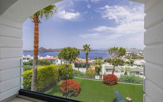 Stunning Villa With Private Pool and Luxuriest Views
