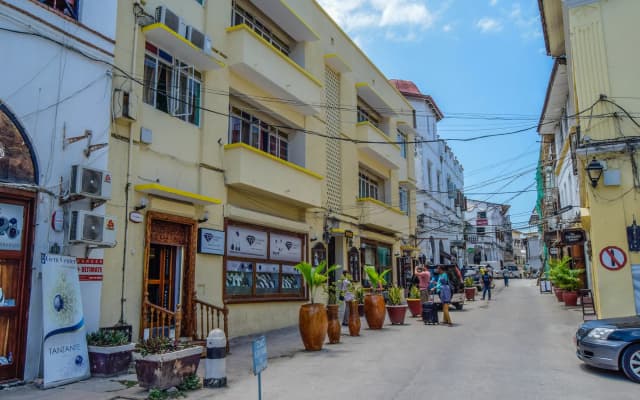 Tembo House Hotel & Apartments