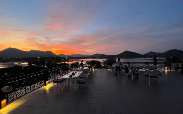 Inder Prakash Lake Facing Boutique Hotel