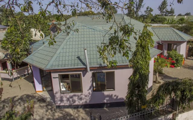 Arusha Giraffe Lodge