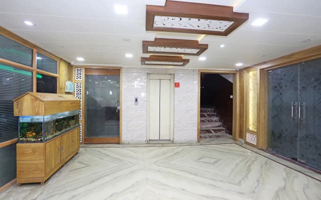 OYO 11005 Hotel Shanti Palace