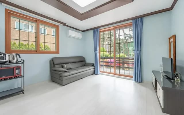 Taean Mongsanporangbadarang Shim Pension