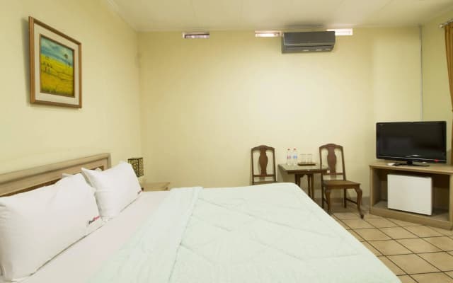 RedDoorz Plus near Parahyangan University