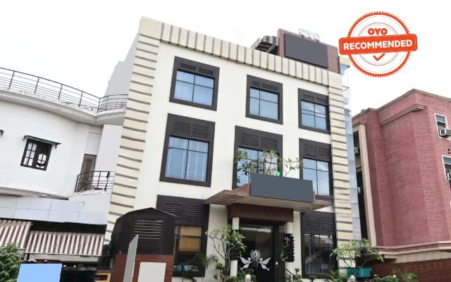 Townhouse OAK Hotel Edesia