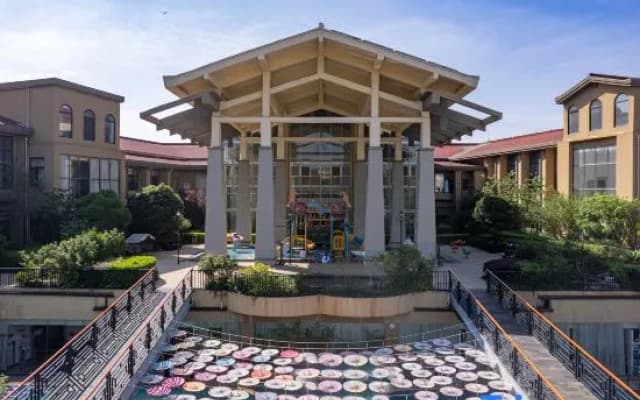 Golden Shining Gulf Hot Spring Resort Hotel