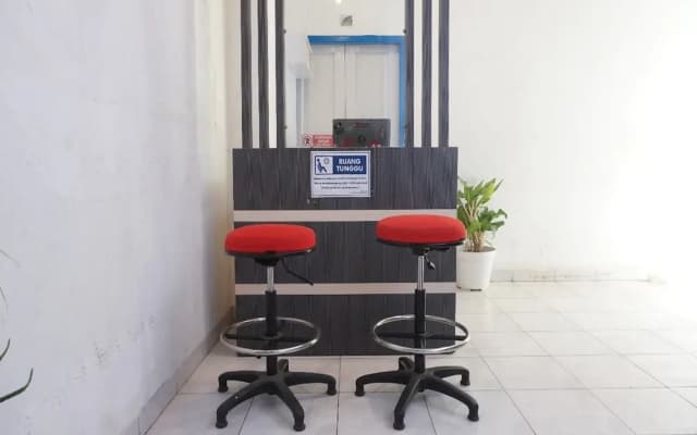 Hotel O Qq Kost Near Pantai Kebesaran Beach