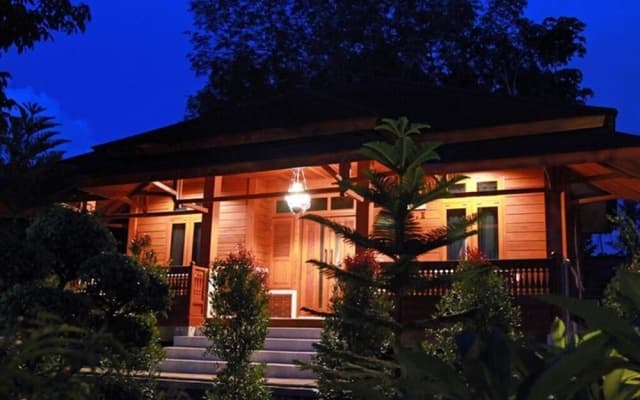 Green Tropical Village and Resort