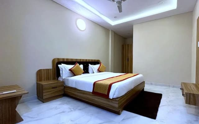 Hotel Vrinda Niddhivan- near Prem mandir
