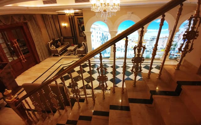 Anant Palace Hotel