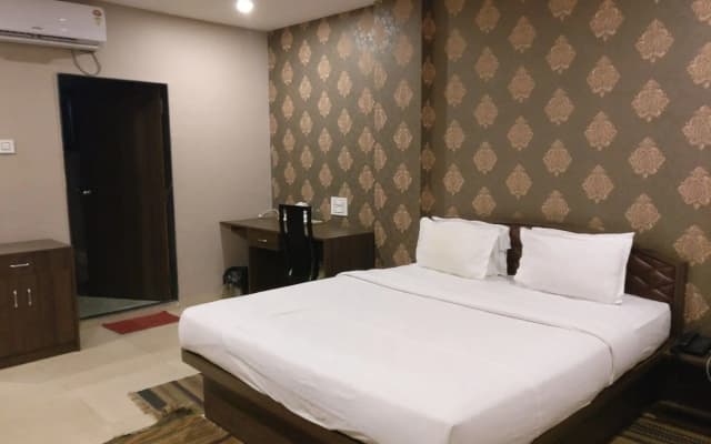Hiranya Resorts