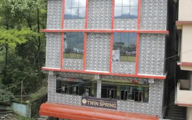 Goroomgo Twin Spring Gangtok