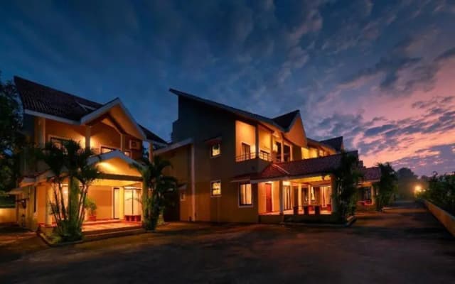 TreeHouse Blue Hotel & Villas