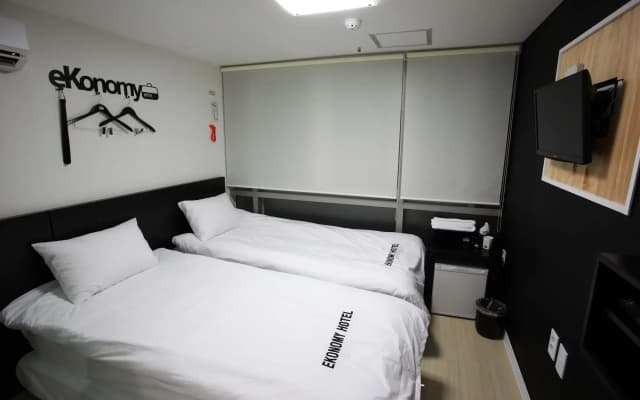 Ekonomy Hotel Myeongdong premier