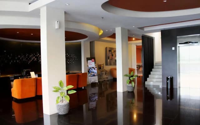 100 Sunset Kuta Hotel & Ballroom