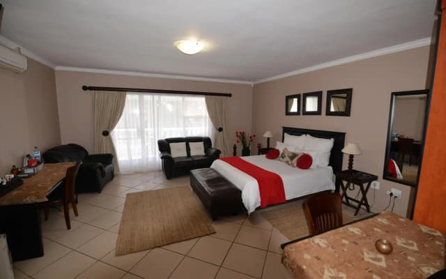 Attache Guest Lodge