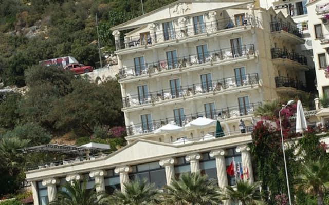 Hera Hotel