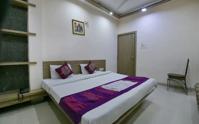 Shri Nivas Hotel