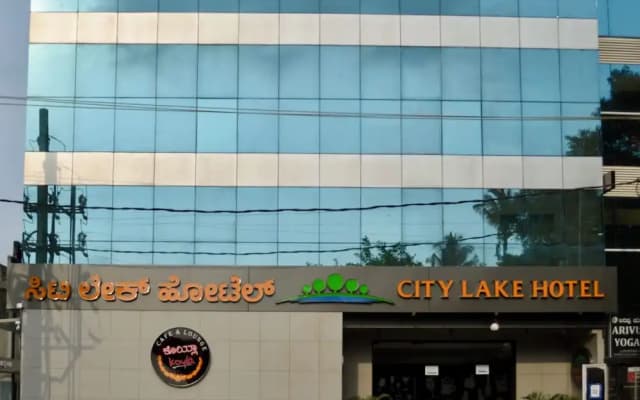 City Lake Hotel