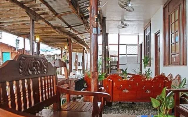 RedDoorz Hostel @ Deomar Hometel & Farm Cafe Vigan Ilocos