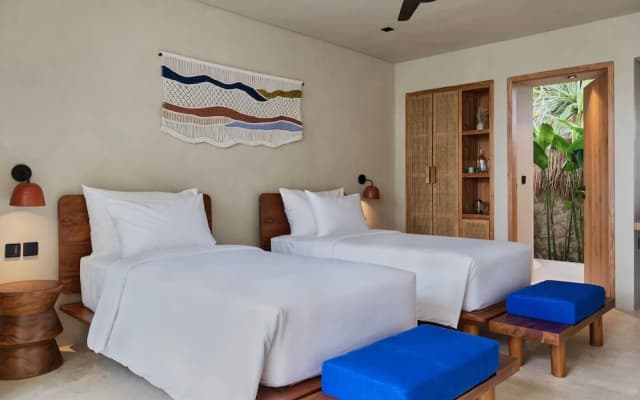 Boni Beach Hotel & Restaurant