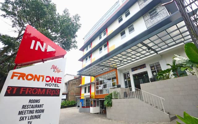 Front One Hotel Pasir Koja Bandung
