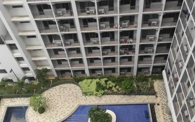 MOA Shore 2 1BR with Balcony WiFi Netflix Pool 4Pax
