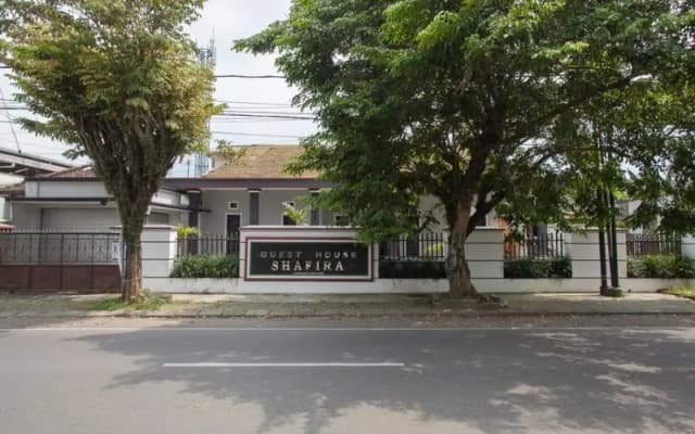 RedDoorz Syariah @ Janti Malang