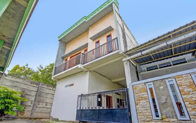 OYO LIFE 92077 Tarlo Guest House 3
