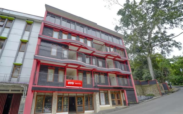 Merci Club by OYO Rooms